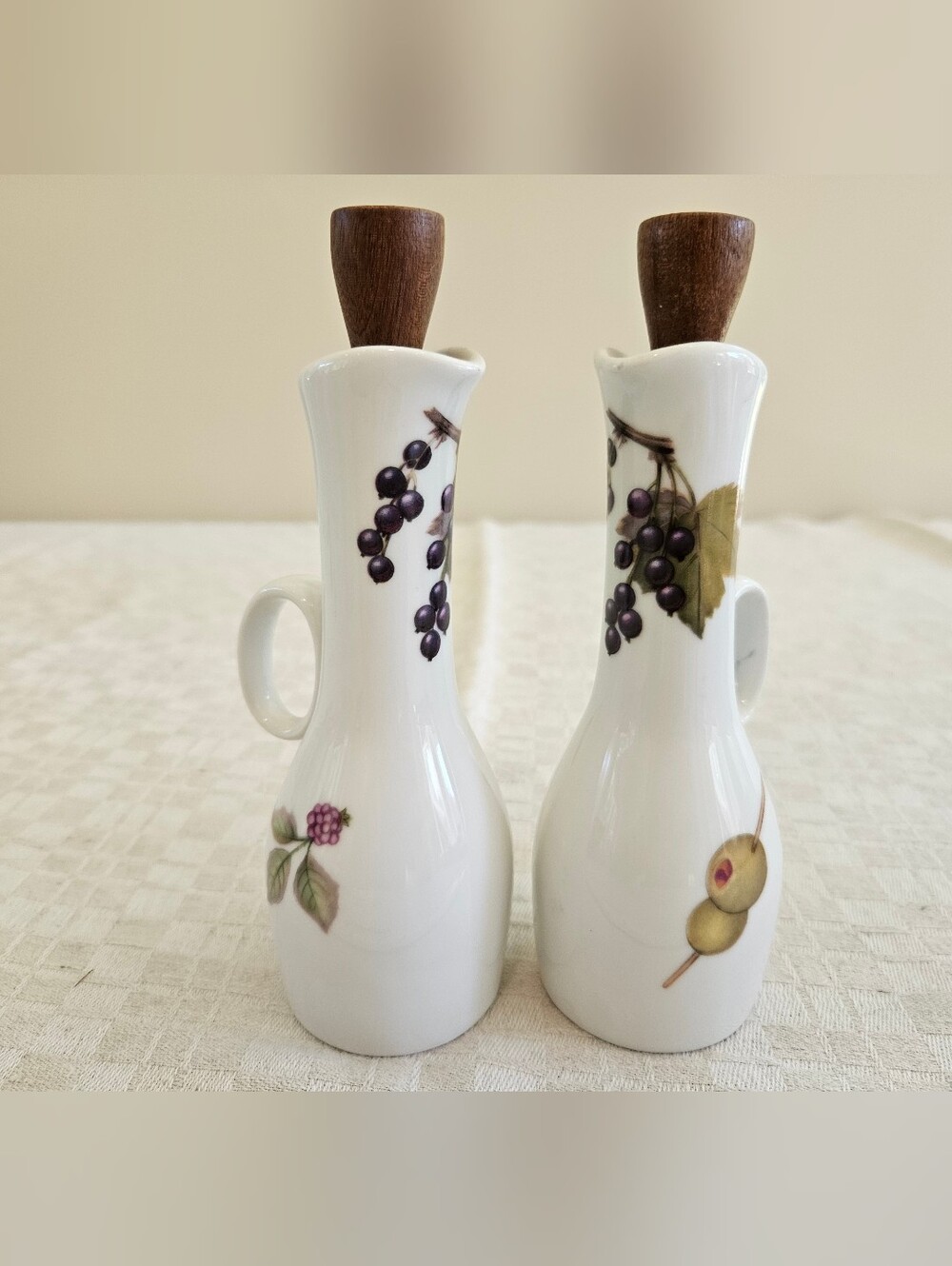VTG Royal Worcester Evesham Grape and Olive Oil & Vinegar Cruets Read